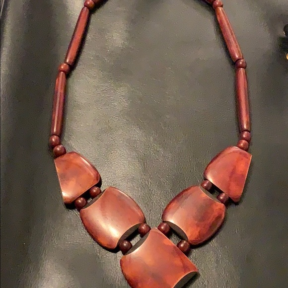 Necklace made of wood beads - Picture 2 of 3
